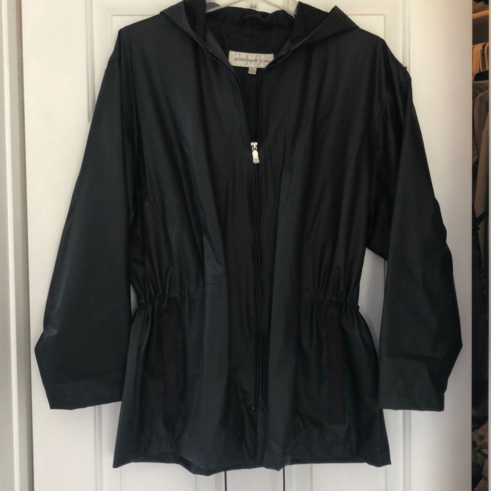 Jones New York woman’s med blk rain/weather jacket